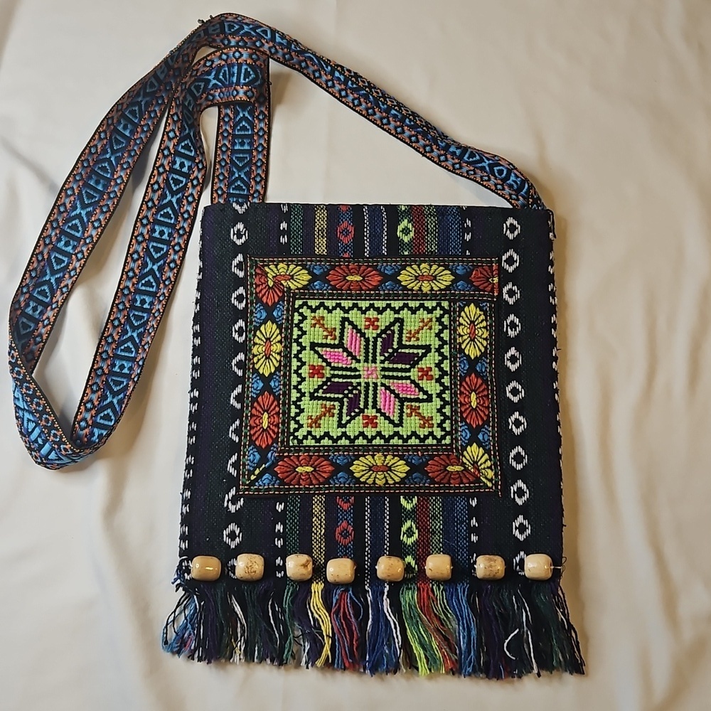 Boho Crossbody Bag Aztec/Mexican Design w Fringe & Wooden Beads Woven Pattern - Picture 2 of 10